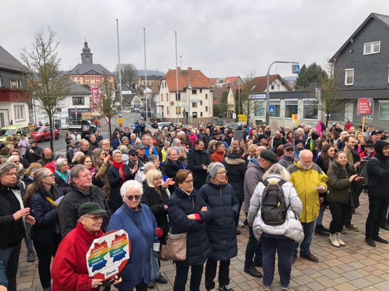 Grävenwiesbacher demonstrieren für Demokratie